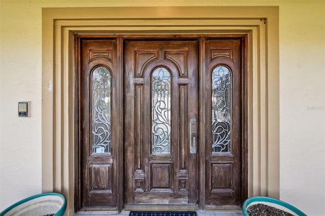 413 Midway Is, Clearwater Beach, FL 33767 - entrance to property featuring stucco siding