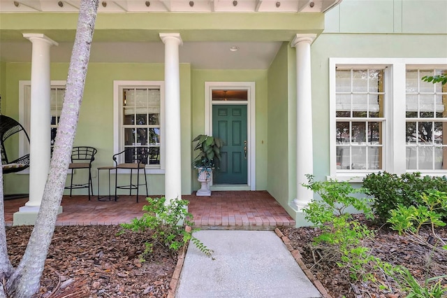 5518 Luminar Pointe Ln, Apollo Beach, FL 33572 - doorway to property with covered porch and stucco siding