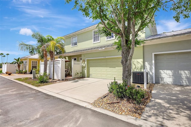 5518 Luminar Pointe Ln, Apollo Beach, FL 33572 - traditional home featuring stucco siding, driveway, a garage, and a gate