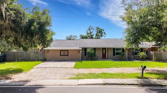 915 S Miller Rd, Valrico, FL 33594 - ranch-style house with driveway