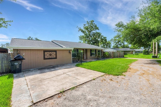 915 S Miller Rd, Valrico, FL 33594 - ranch-style home featuring concrete driveway