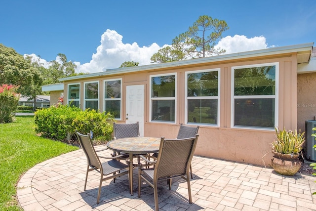 1510 Palmer Ct, Palm Harbor, FL 34685 - view of patio with outdoor dining space