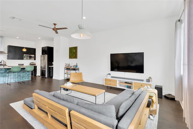 3100 W Paul Ave Unit 14, Tampa, FL 33611 - living room featuring dark wood finished floors, ceiling fan, and recessed lighting