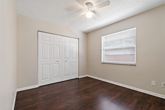 2901 Bay View Dr, Safety Harbor, FL 34695 - unfurnished bedroom with dark wood-style flooring, a closet, a textured ceiling, and ceiling fan