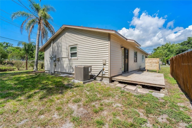 2901 Bay View Dr, Safety Harbor, FL 34695 - rear view of property with a deck