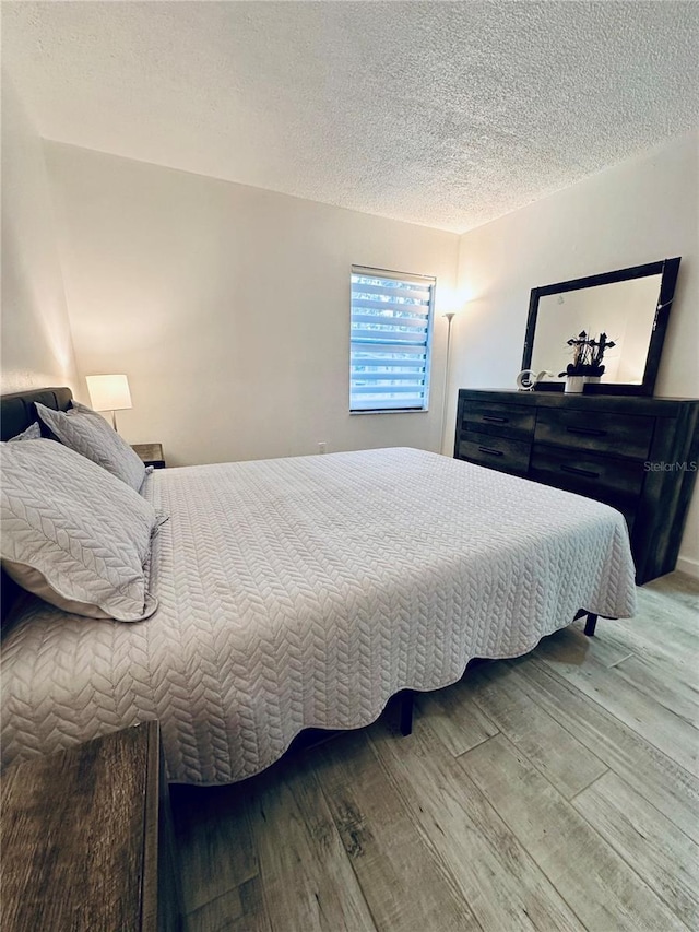 13186 Thrush St, Spring Hill, FL 34609 - bedroom featuring wood finished floors and a textured ceiling