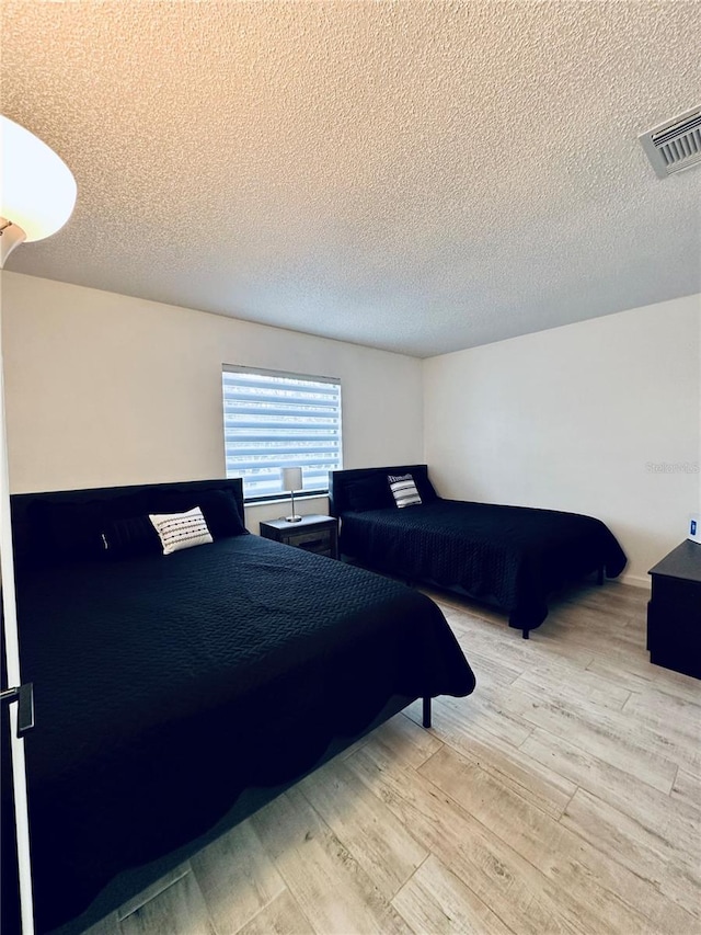 13186 Thrush St, Spring Hill, FL 34609 - bedroom featuring a textured ceiling and wood finished floors