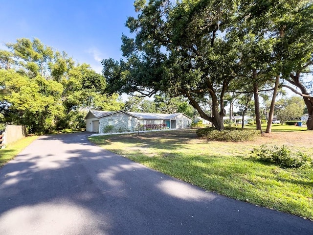 4404 Hickory Branch Ct, Brandon, FL 33511 - view of front of property featuring a front yard and driveway