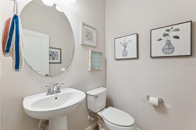 5831 Caldera Ridge Dr, Lithia, FL 33547 - bathroom with baseboards and toilet