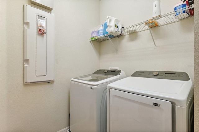5831 Caldera Ridge Dr, Lithia, FL 33547 - laundry room featuring washing machine and dryer