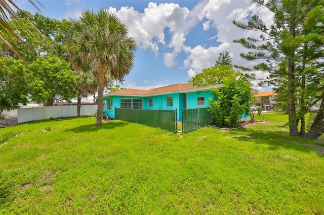 301 Carlyle Blvd, Ruskin, FL 33570 - view of yard