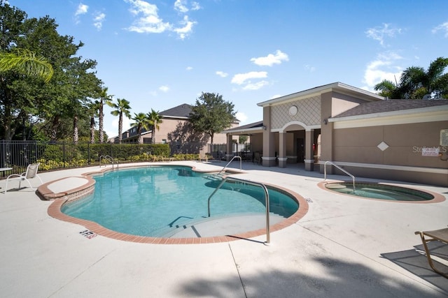 1218 Grantham Dr, Sarasota, FL 34234 - community pool with a patio and a community hot tub