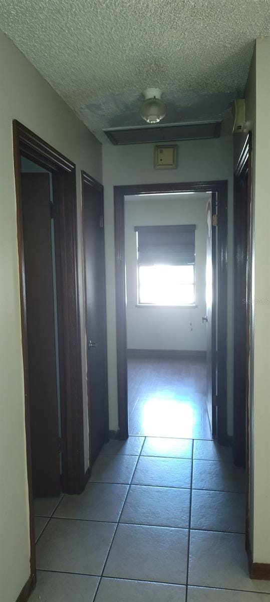 2505 W Parker St, Lakeland, FL 33815 - hallway with a textured ceiling