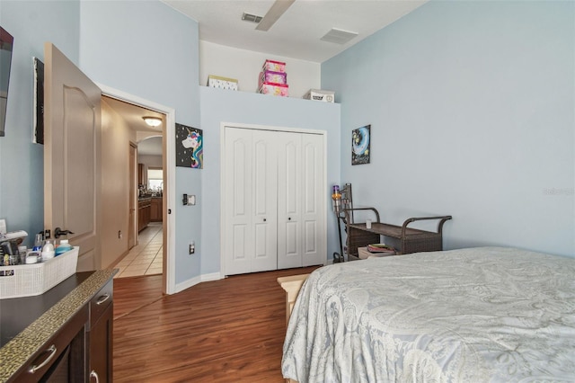 31244 Baclan Dr, Wesley Chapel, FL 33545 - bedroom featuring wood finished floors, a closet, a towering ceiling, and a ceiling fan