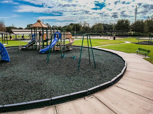 31244 Baclan Dr, Wesley Chapel, FL 33545 - community playground with a yard