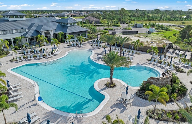 6133 Wire Grass Ct, Nokomis, FL 34275 - community pool with a patio