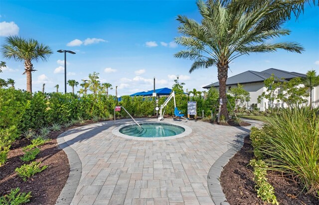 6133 Wire Grass Ct, Nokomis, FL 34275 - view of pool with a hot tub