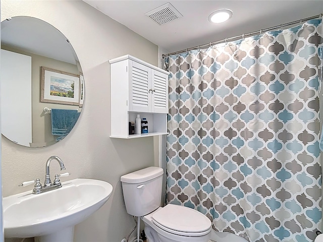 809 Bahia Del Sol Dr Unit 72, Ruskin, FL 33570 - bathroom with a sink and a shower with shower curtain