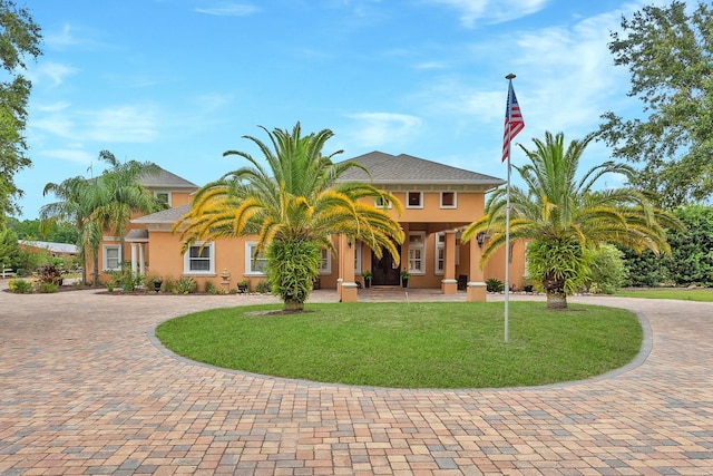 11430 Trotting Down Dr, Odessa, FL 33556 - mediterranean / spanish-style house featuring curved driveway, a front yard, and stucco siding