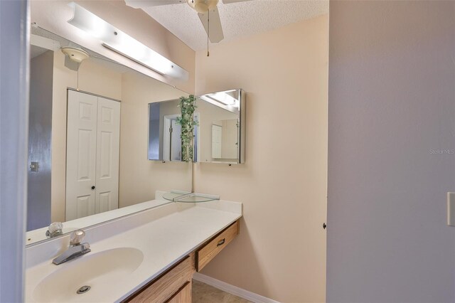 2609 Lancaster Dr, Sun City Center, FL 33573 - bathroom featuring vanity, a ceiling fan, and a textured ceiling