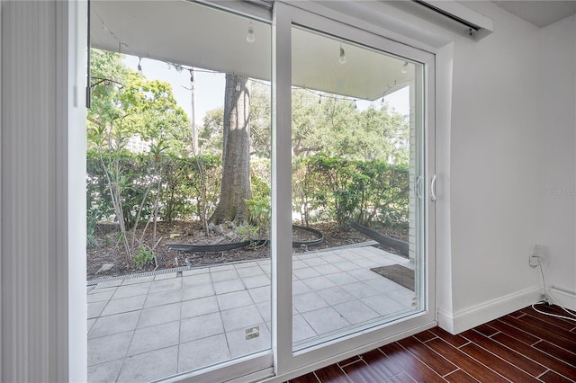3325 Bayshore Blvd Unit A17, Tampa, FL 33629 - entryway featuring baseboards and wood finished floors