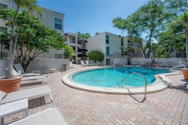 3325 Bayshore Blvd Unit A17, Tampa, FL 33629 - community pool featuring a patio