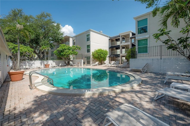 3325 Bayshore Blvd Unit A17, Tampa, FL 33629 - community pool featuring a patio area