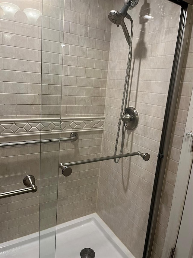 2500 Winding Creek Blvd Unit B105, Clearwater, FL 33761 - full bath featuring a shower stall