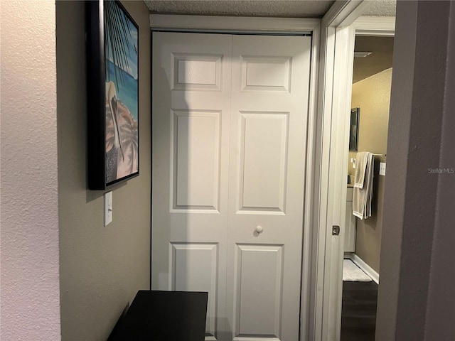 2500 Winding Creek Blvd Unit B105, Clearwater, FL 33761 - hall featuring a textured wall