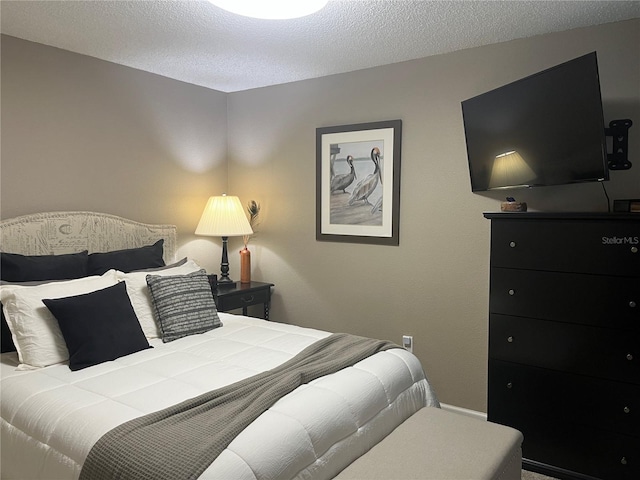 2500 Winding Creek Blvd Unit B105, Clearwater, FL 33761 - bedroom featuring a textured ceiling