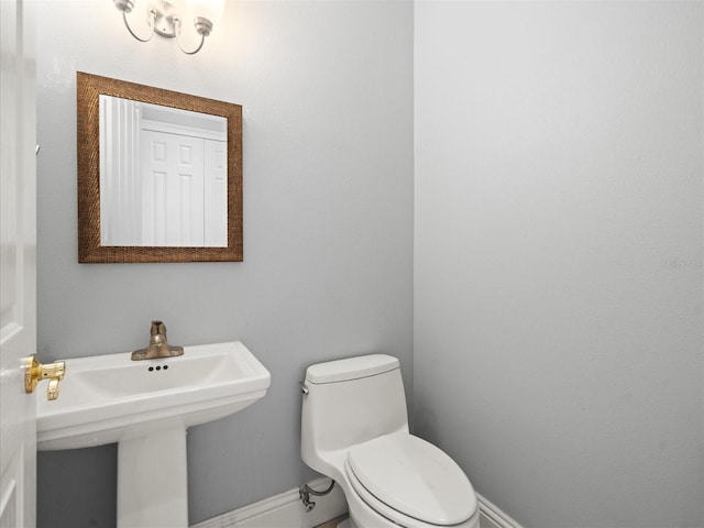 713 Argyle Pl, Temple Terrace, FL 33617 - bathroom with toilet and baseboards