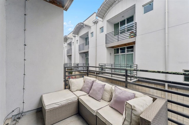 5008 S Macdill Ave Unit 16, Tampa, FL 33611 - balcony with an outdoor hangout area