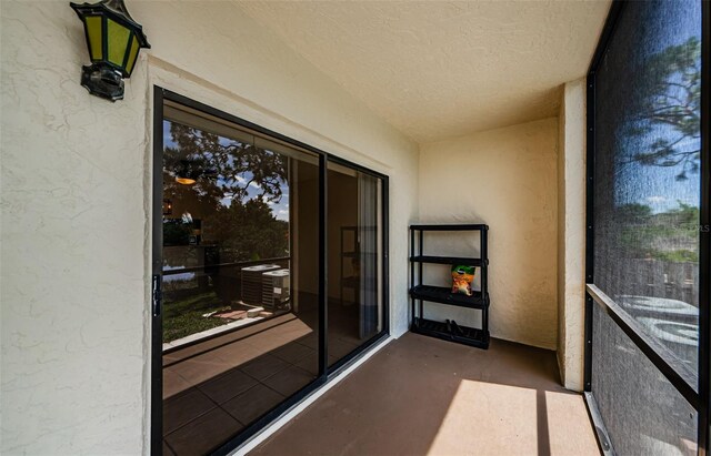 1729 Seascape Cir Unit 102, Tarpon Springs, FL 34689 - view of unfurnished sunroom