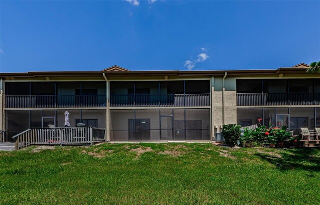 1729 Seascape Cir Unit 102, Tarpon Springs, FL 34689 - back of house featuring a yard