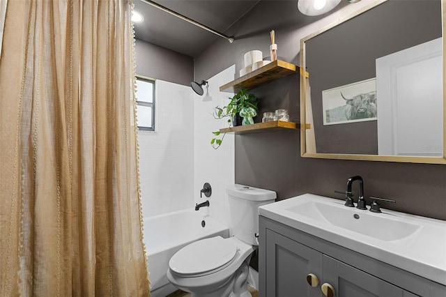 1313 W Carissa Ct, Tampa, FL 33604 - full bath featuring shower / tub combo with curtain and vanity