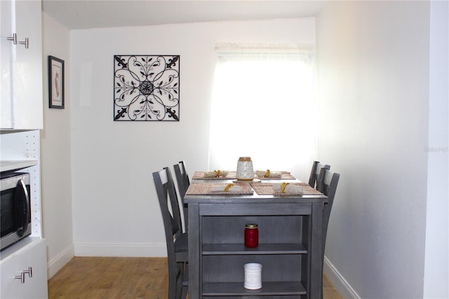 5 Moonlight Ln, Winter Haven, FL 33884 - dining area featuring wood finished floors and baseboards
