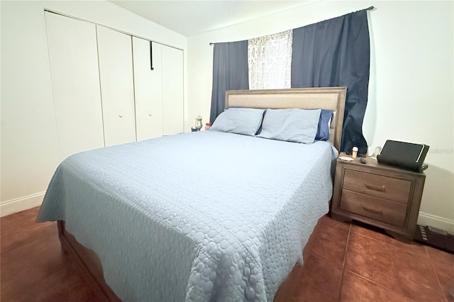 5 Moonlight Ln, Winter Haven, FL 33884 - bedroom with baseboards and a closet