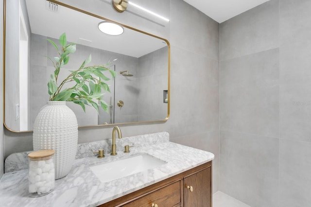 3381 19th Pl SW, Largo, FL 33774 - bathroom featuring vanity and a tile shower