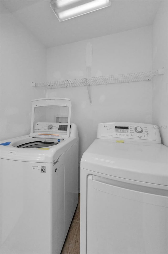 5030 Herring Ct, New Port Richey, FL 34652 - laundry room featuring washer and clothes dryer