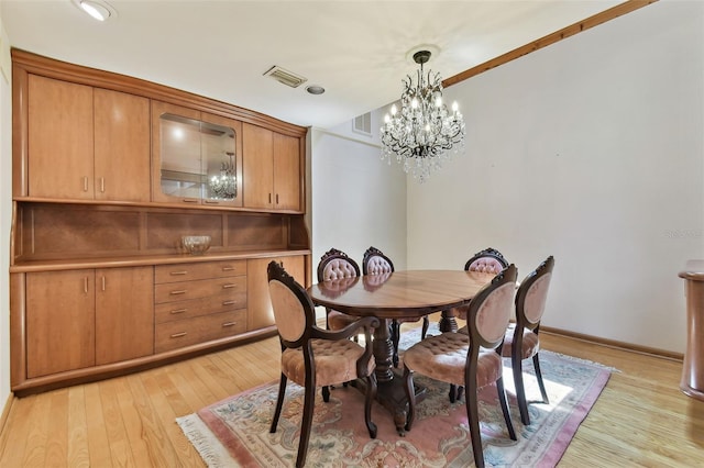 2103 N Golfview Dr, Plant City, FL 33566 - dining area featuring light wood-type flooring and a chandelier