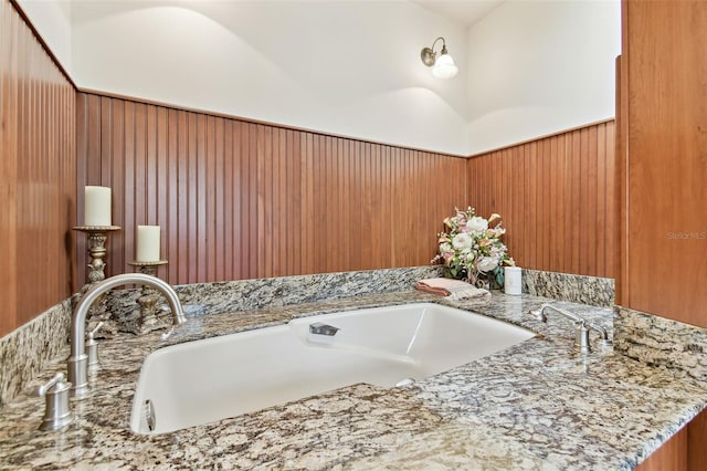 2103 N Golfview Dr, Plant City, FL 33566 - detailed view of a sink and wainscoting