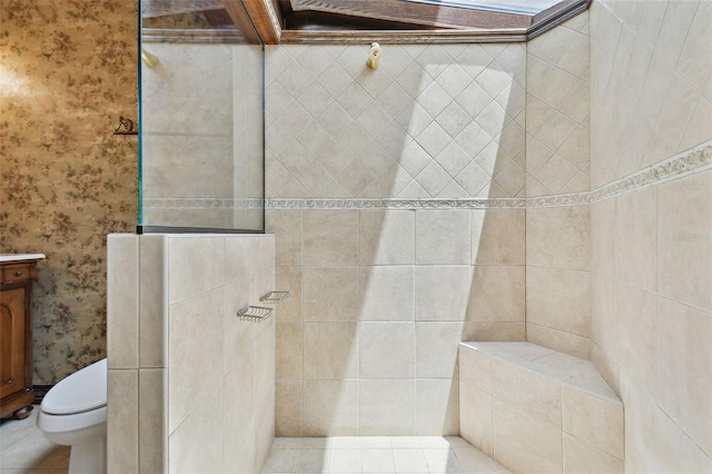 2103 N Golfview Dr, Plant City, FL 33566 - bathroom featuring tiled shower, vanity, and tile patterned flooring