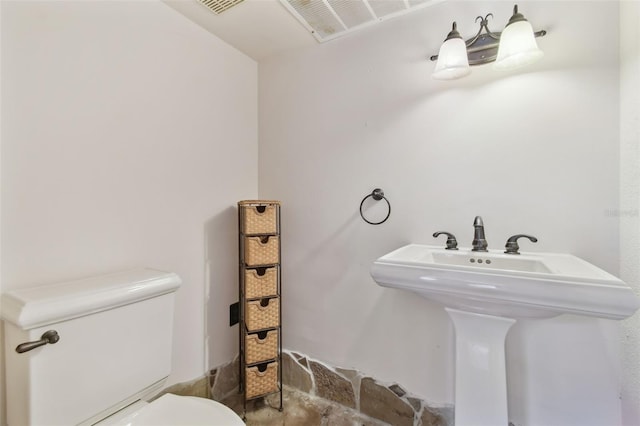 2103 N Golfview Dr, Plant City, FL 33566 - half bath with toilet and a sink