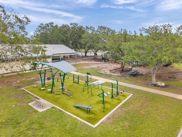 734 Flamingo Dr, Apollo Beach, FL 33572 - surrounding community featuring a lawn