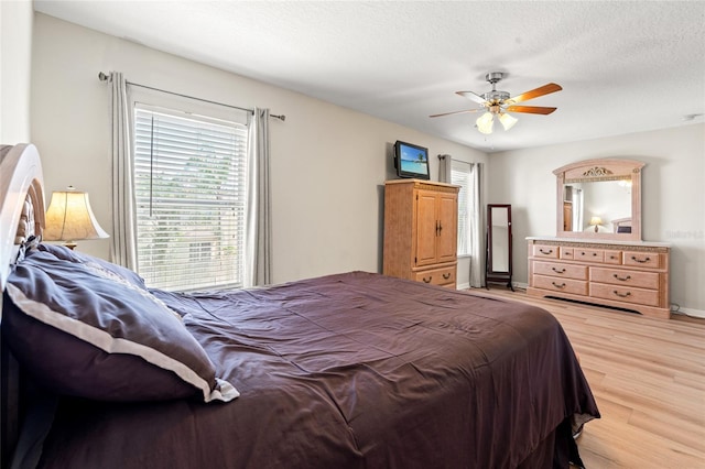 17509 Queensland St, Land O Lakes, FL 34638 - bedroom featuring light wood-type flooring, a ceiling fan, and a textured ceiling