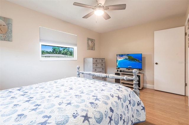 3312 Kenmore Dr, Sarasota, FL 34231 - bedroom featuring light wood-style flooring and ceiling fan