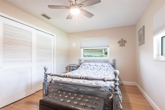 3312 Kenmore Dr, Sarasota, FL 34231 - bedroom featuring wood finished floors, a closet, and ceiling fan