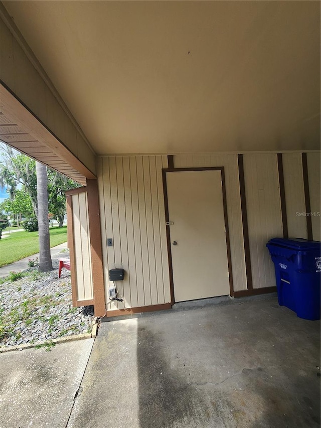 209 Corkwood Ln, Oldsmar, FL 34677 - view of garage