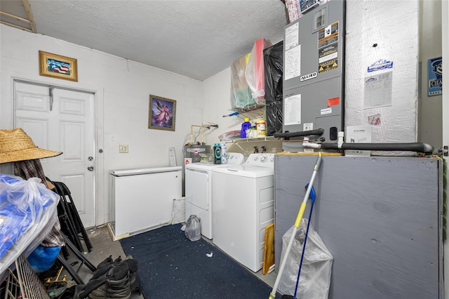 5107 Pine St, Seffner, FL 33584 - washroom featuring washing machine and clothes dryer and a textured ceiling