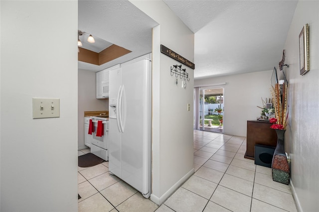 5107 Pine St, Seffner, FL 33584 - corridor featuring light tile patterned floors and baseboards